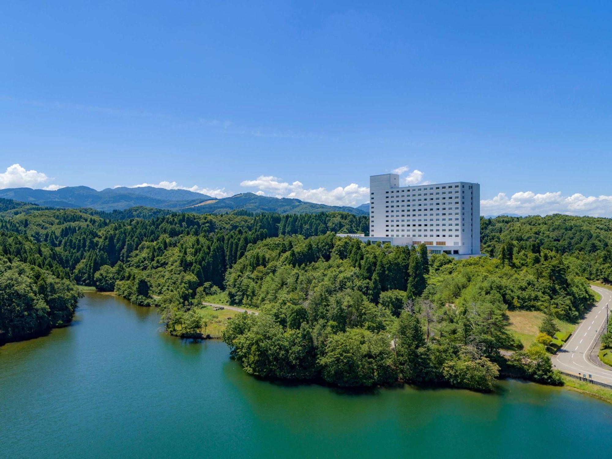 Mercure Toyama Tonami Resort & Spa Exterior foto